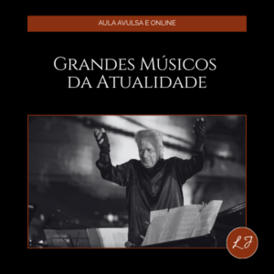Capa de aula online com fundo preto, estética moderna e elegante. No topo, faixa horizontal em tom marrom-avermelhado com a frase "AULA AVULSA E ONLINE" centralizada em letras claras. Abaixo, o título principal "GRANDES MÚSICOS DA ATUALIDADE" em fonte serifada branca, grande e sofisticada, seguido do subtítulo "Músicos de Orquestra" em itálico branco, indicando o foco da aula nos grandes instrumentistas que formam as melhores orquestras do mundo. A fotografia central, em preto e branco e emoldurada por borda fina escura, mostra um músico em posição de performance — possivelmente com um instrumento de sopro —, em ambiente de palco ou sala de concerto, transmitindo concentração, técnica e entrega artística. A atmosfera é de excelência e contemporaneidade. No canto inferior direito, o selo circular marrom-avermelhado com as iniciais "LJ", assinatura da marca Liana Justus.