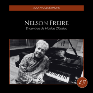 Nelson Freire sentado ao piano em preto e branco, com expressão serena, em capa de aula online sobre o pianista brasileiro